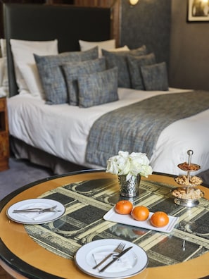Premium bedding, minibar, in-room safe, individually decorated - Hôtel particulier Le DOGE, Relais & Châteaux (Casablanca)