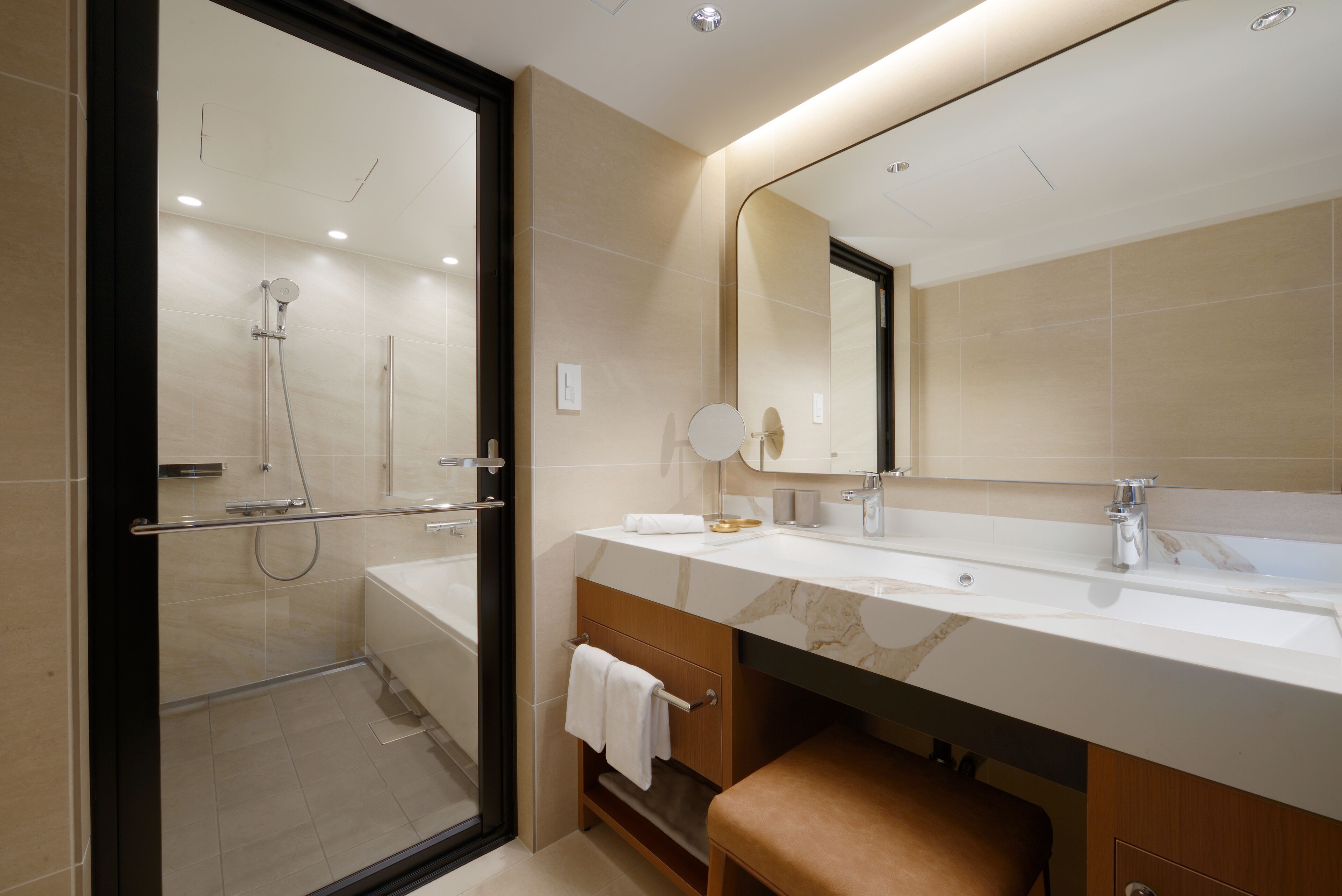 ocean view suite, club, non smoking, with club lounge access | bathroom | free toiletries, hair dryer, slippers, bidet