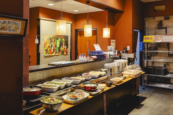 Daily buffet breakfast (JPY 1200 per person)