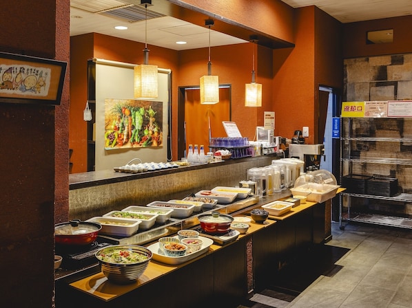 Daily buffet breakfast (JPY 1200 per person)