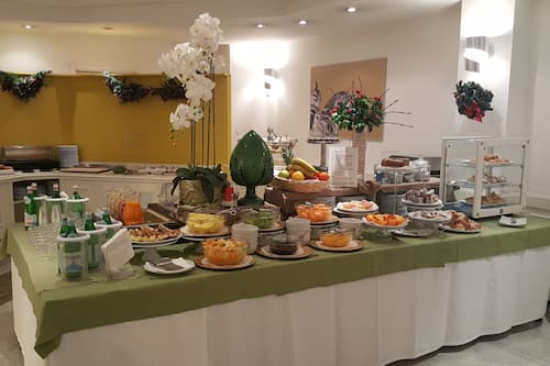 Free daily buffet breakfast