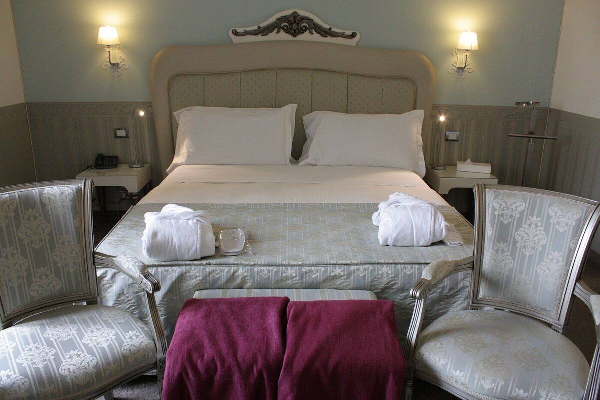 Premium bedding, minibar, in-room safe, desk