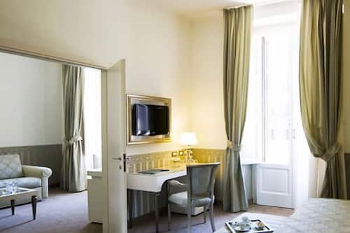 Premium bedding, minibar, in-room safe, desk