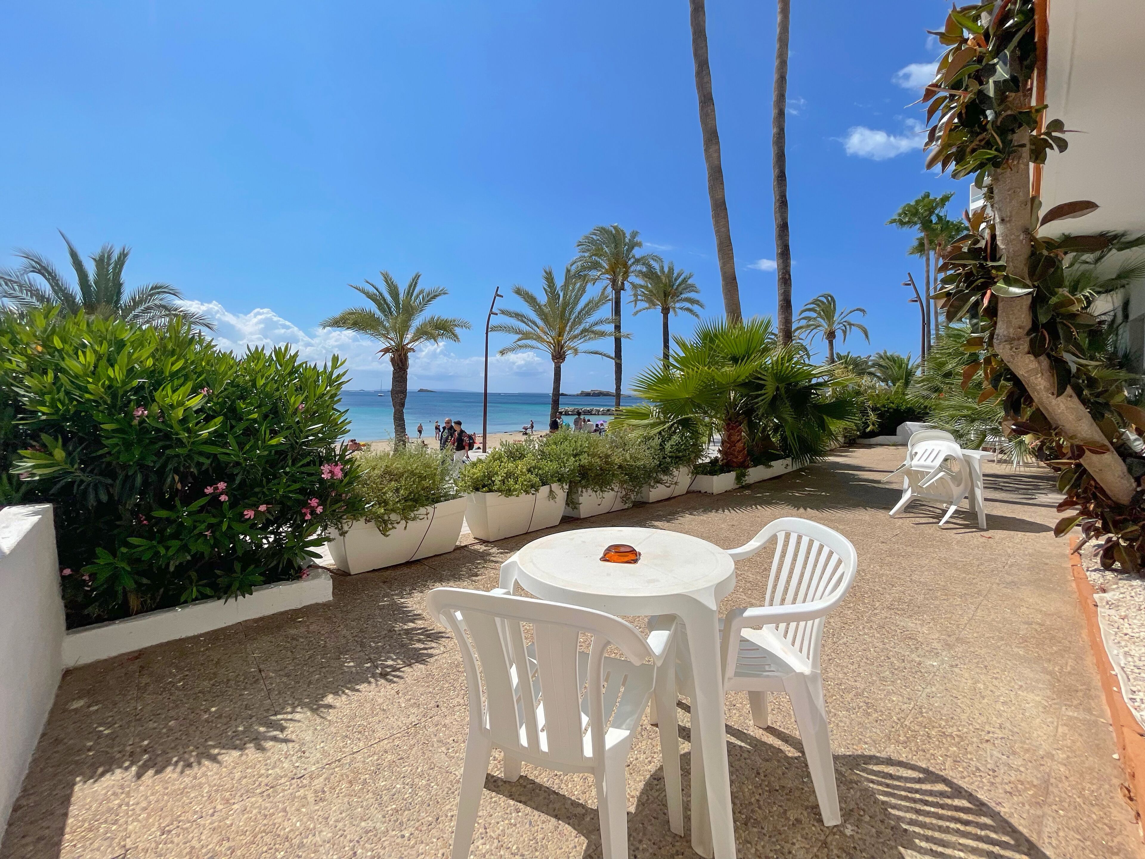 Standard-dobbeltværelse - havudsigt | Skrivebord, mørklægningsgardiner, strygejern/strygebræt, gratis Wi-Fi