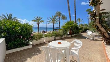 Standard-dobbeltværelse - havudsigt | Skrivebord, mørklægningsgardiner, strygejern/strygebræt, gratis Wi-Fi