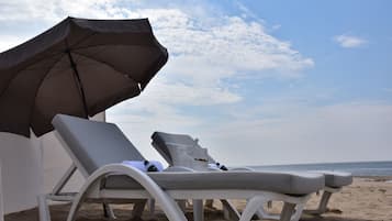 Una playa cerca, 13 bares en la playa