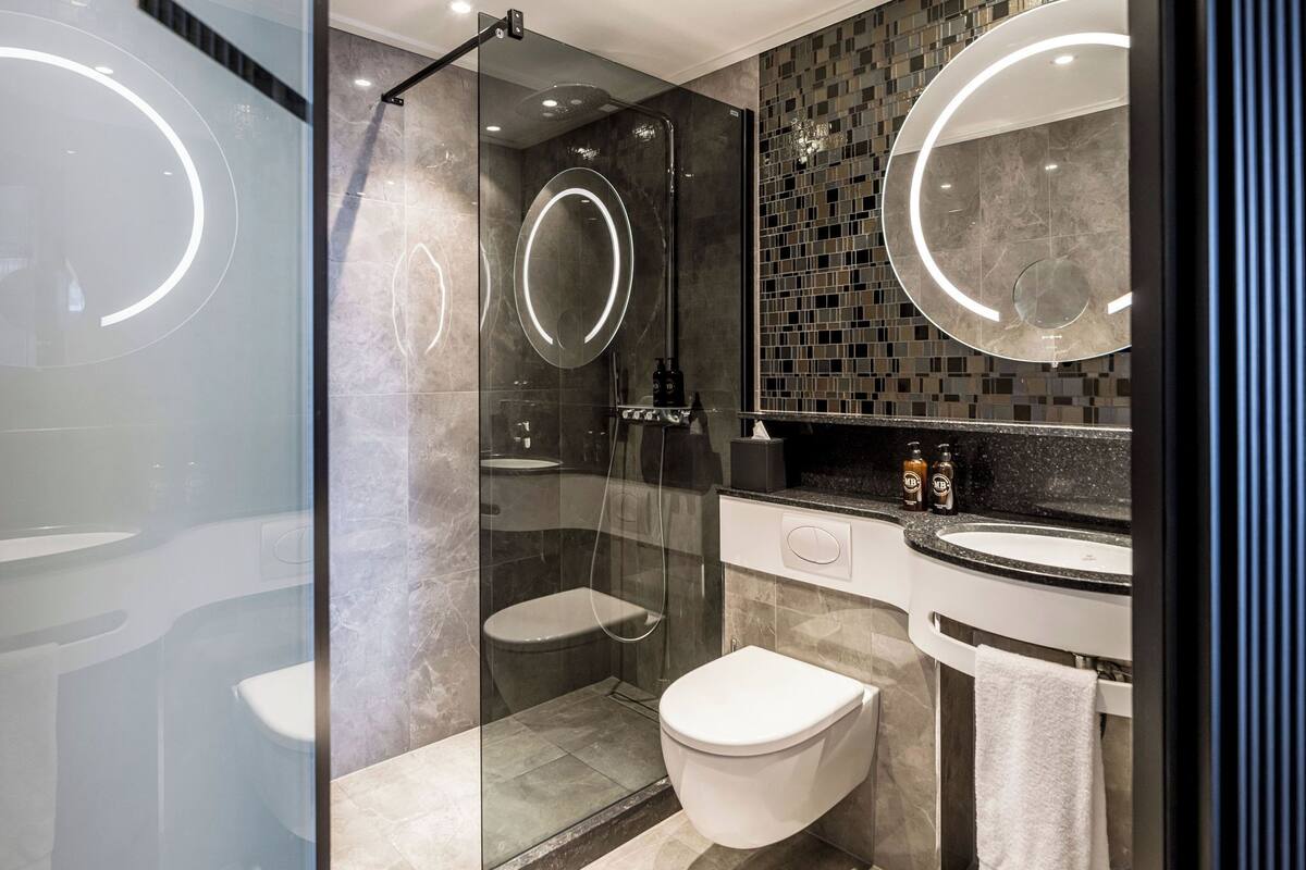 rainfall showerhead, hair dryer, towels, soap