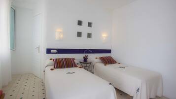 Twin kamer, op benedenverdieping | Verduisterende gordijnen, een strijkplank/strijkijzer, gratis wifi