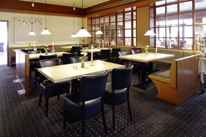 Breakfast, lunch, dinner served; Regional cuisine  - NaturKulturHotel Stumpf (Neunkirchen)