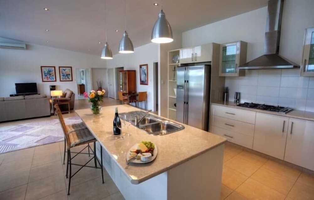 Azjure Studio Retreat by null