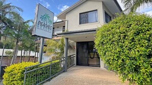 A resort building with a sign indicating 'Beaches Resort Holiday Apartments.' - Beaches Holiday Resort (Port Macquarie)
