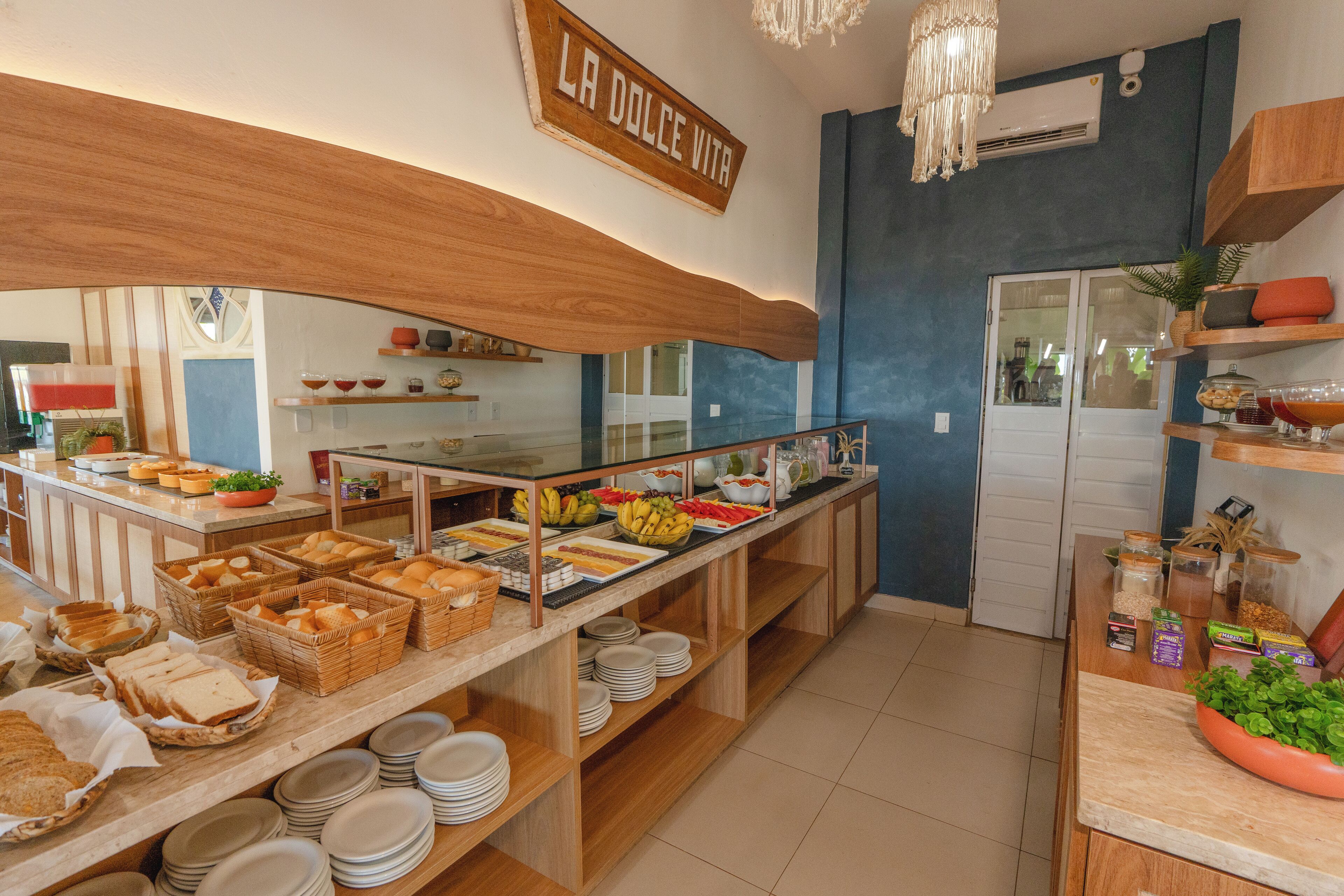 A buffet area with various food items and a sign that reads "LA DOLCE VITA".