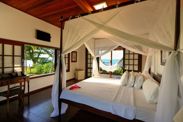 Quarto com Cama de Casal com Vista do Mar da Terceira Praia | Minibar, in-room safe, free WiFi, bed sheets - Pousada Caeira (Cairu)