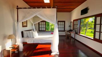 Quarto com Cama de Casal com Vista do Mar da Terceira Praia | Frigobar, cofres nos quartos, Wi-Fi de cortesia, roupa de cama