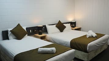 Ameublement personnalisé, bureau, draps fournis