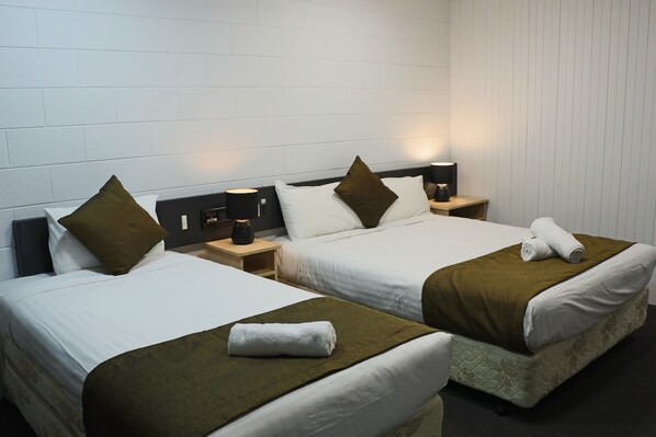 Superior Room | Individually furnished, desk, bed sheets