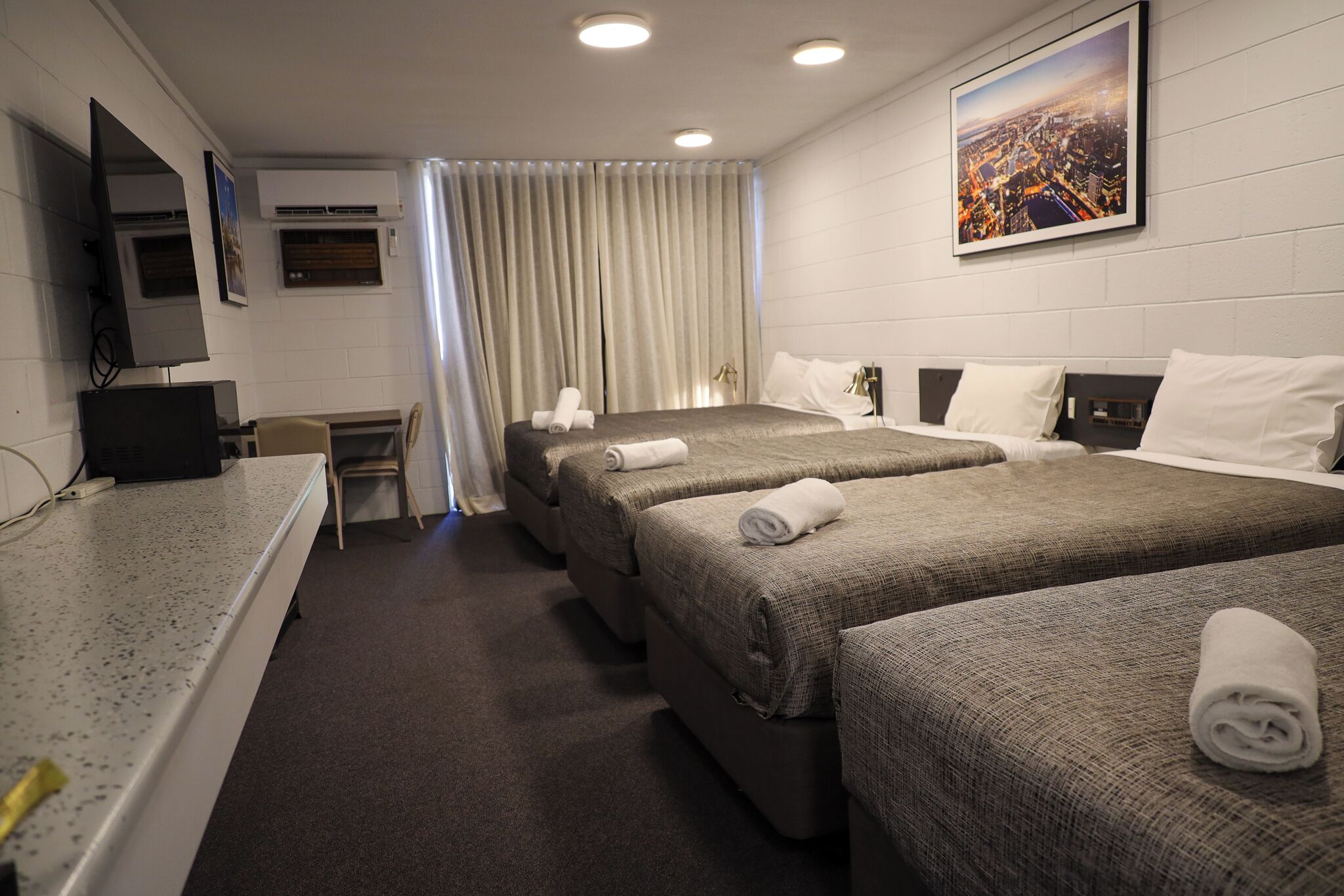 Family Room, Multiple Beds