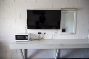 Bộ đồ giường cao cấp, trang bị nội thất với thiết kế riêng biệt, bàn