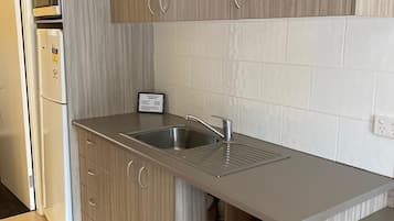 Studio Tiêu chuẩn, bồn tắm (Serviced Apartment) | Bếp riêng | Lò vi sóng, ấm điện, lò nướng bánh mì