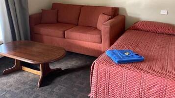 スタンダード スタジオ 浴槽 (Serviced Apartment) | リビング エリア | 40 インチのスマートテレビ (デジタル放送視聴可)