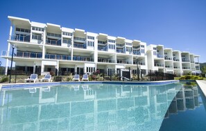 Outdoor pool - Beachside Magnetic Harbour (Nelly Bay)