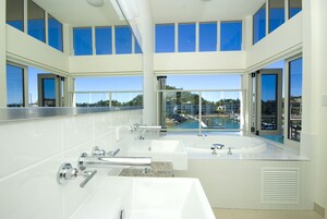 Secador de pelo, toallas