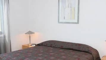 Desk, iron/ironing board, free WiFi, bed sheets