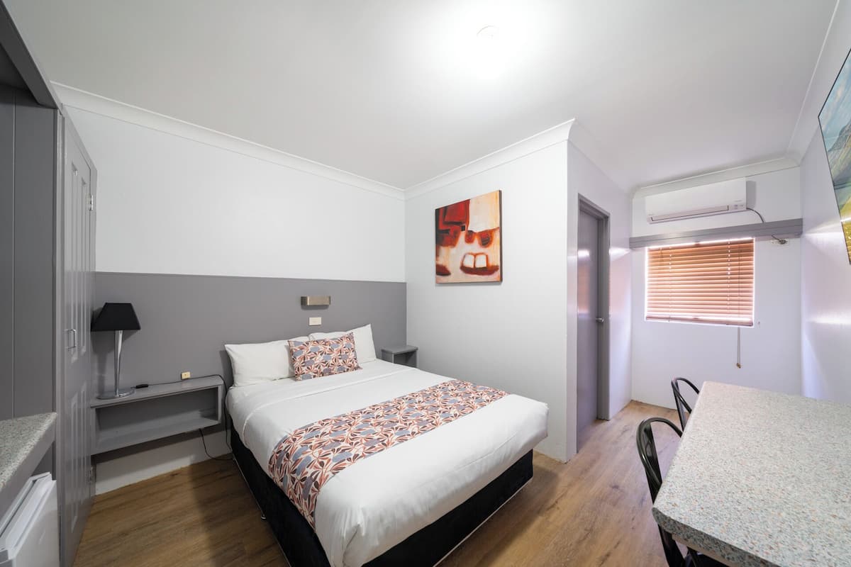 Desk, iron/ironing board, free WiFi, bed sheets