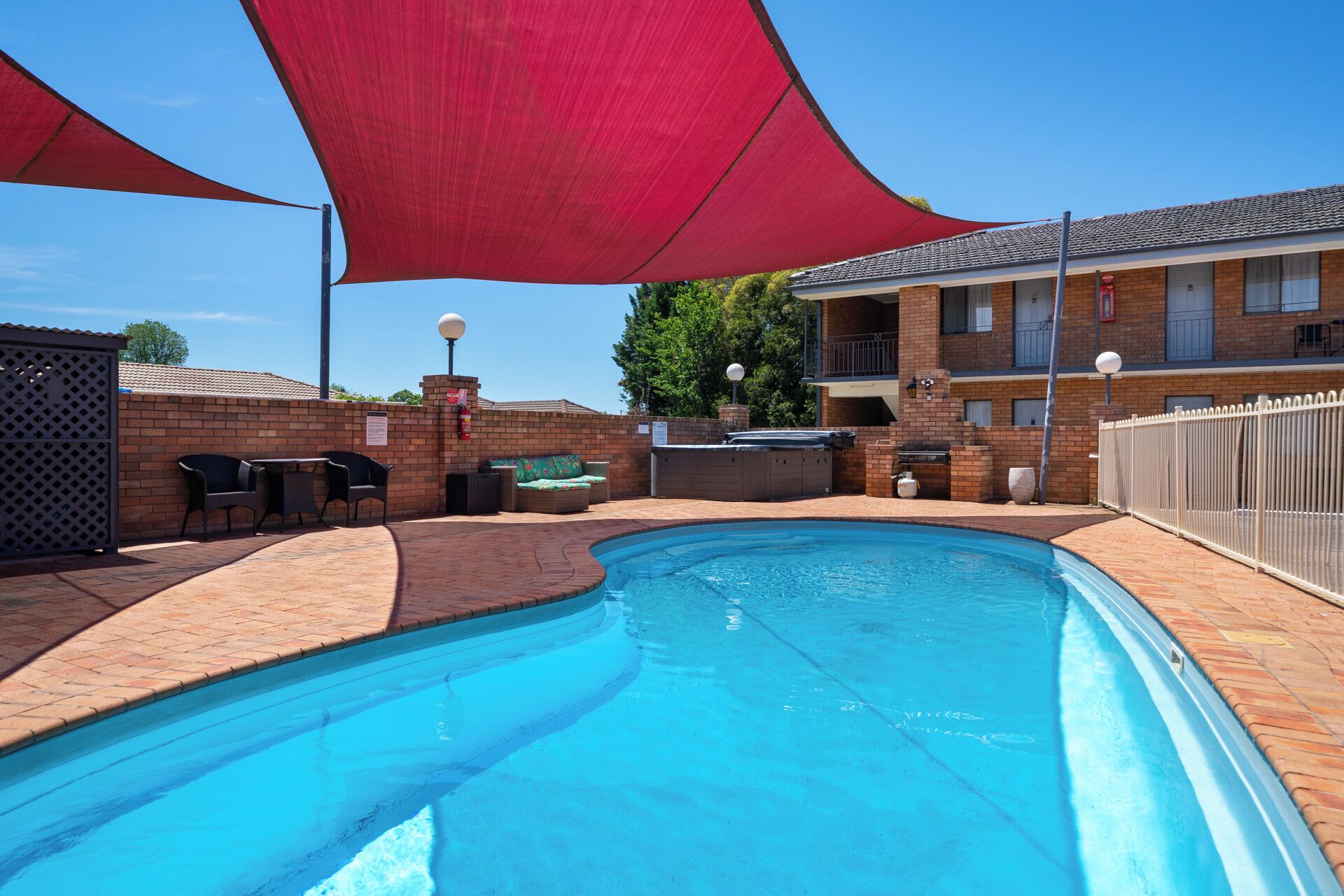 مكتب ومكواة/لوح كي وواي فاي مجانًا وملاءات أسرّة