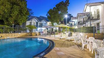 Outdoor pool, pool loungers