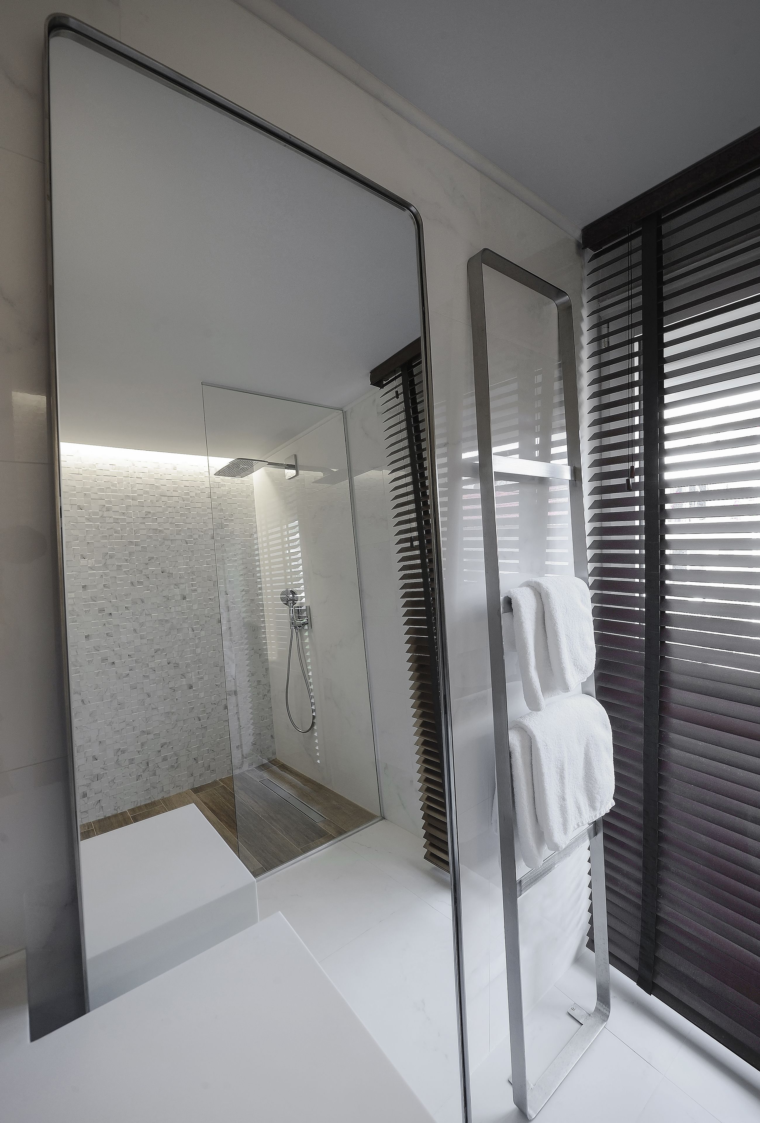 deluxe suite, 1 king bed with sofa bed | bathroom shower