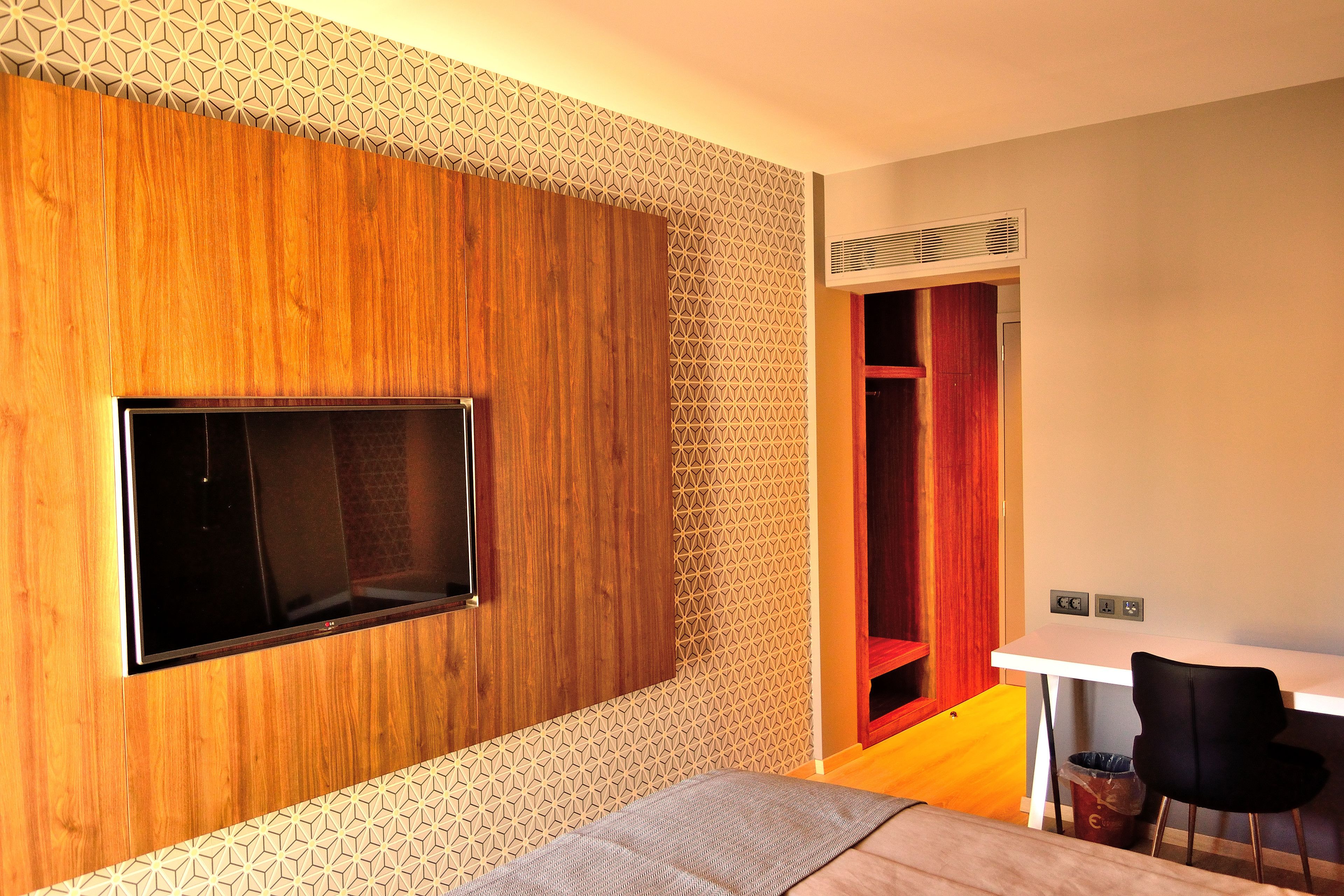 egyptian cotton sheets, premium bedding, pillow-top beds, minibar