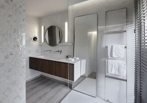 Deluxe Suite, 1 King Bed with Sofa bed | Bathroom | Deep soaking tub, rainfall showerhead, designer toiletries, hair dryer - Evridiki (Kilkis)