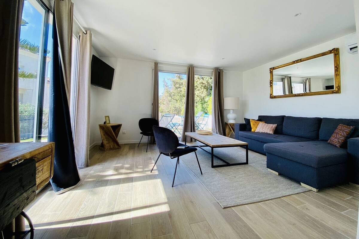 Casa Deluxe, 2 habitaciones | Minibar, caja fuerte, cortinas opacas y tabla de planchar con plancha