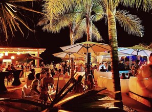 Seasonal outdoor pool, pool umbrellas, sun loungers