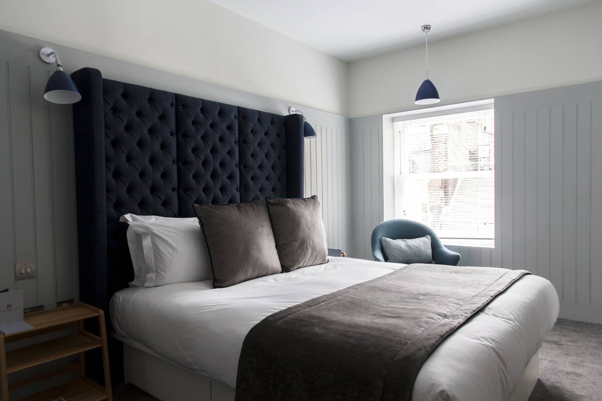 Double Room | Minibar, in-room safe, desk, soundproofing