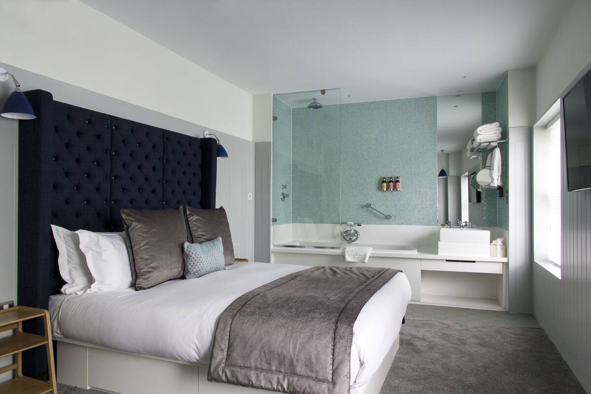 Superior Double Room | Minibar, in-room safe, desk, soundproofing