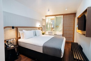 Minibar, in-room safe, desk, soundproofing - Leicester House (London)