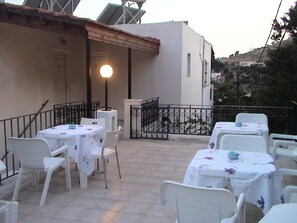 Se ofrece un desayuno continental (5 EUR por persona)