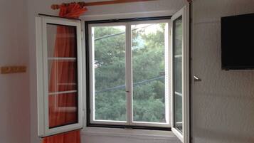 Superior Twin Room | In-room safe, free cots/infant beds, rollaway beds, free WiFi