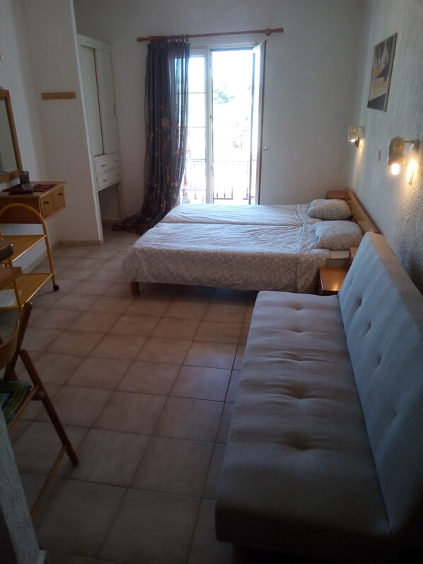 Habitación triple superior | Caja fuerte, cunas gratuitas, camas supletorias y wifi gratis