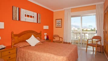 迷你吧、房內夾萬、熨斗/熨衫板、摺床/加床 (收費)