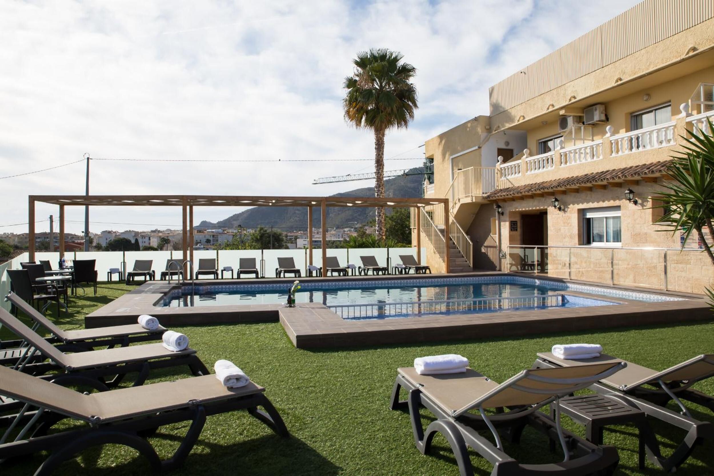 outdoor pool, pool loungers