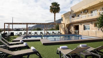 Outdoor pool, pool loungers