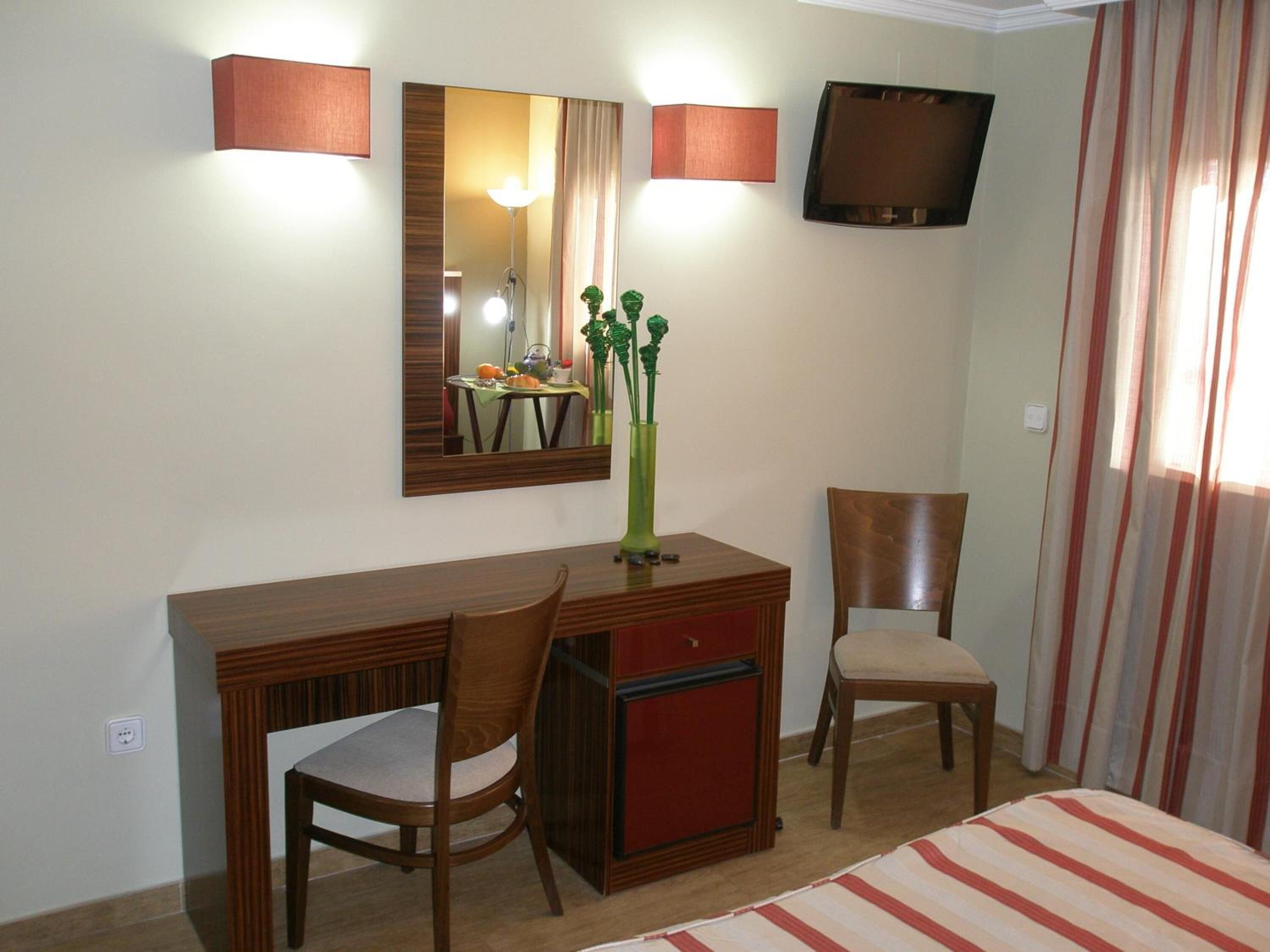 minibar, in-room safe, iron/ironing board, rollaway beds