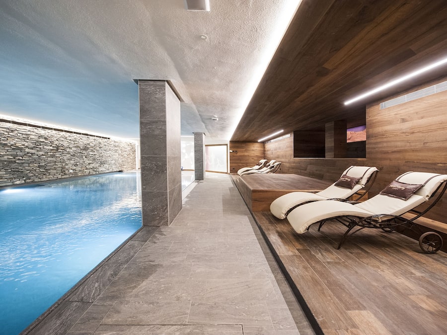 2 Innenpools, Liegestühle