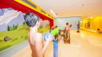 2 kolam renang tertutup, kerusi lepak pantai