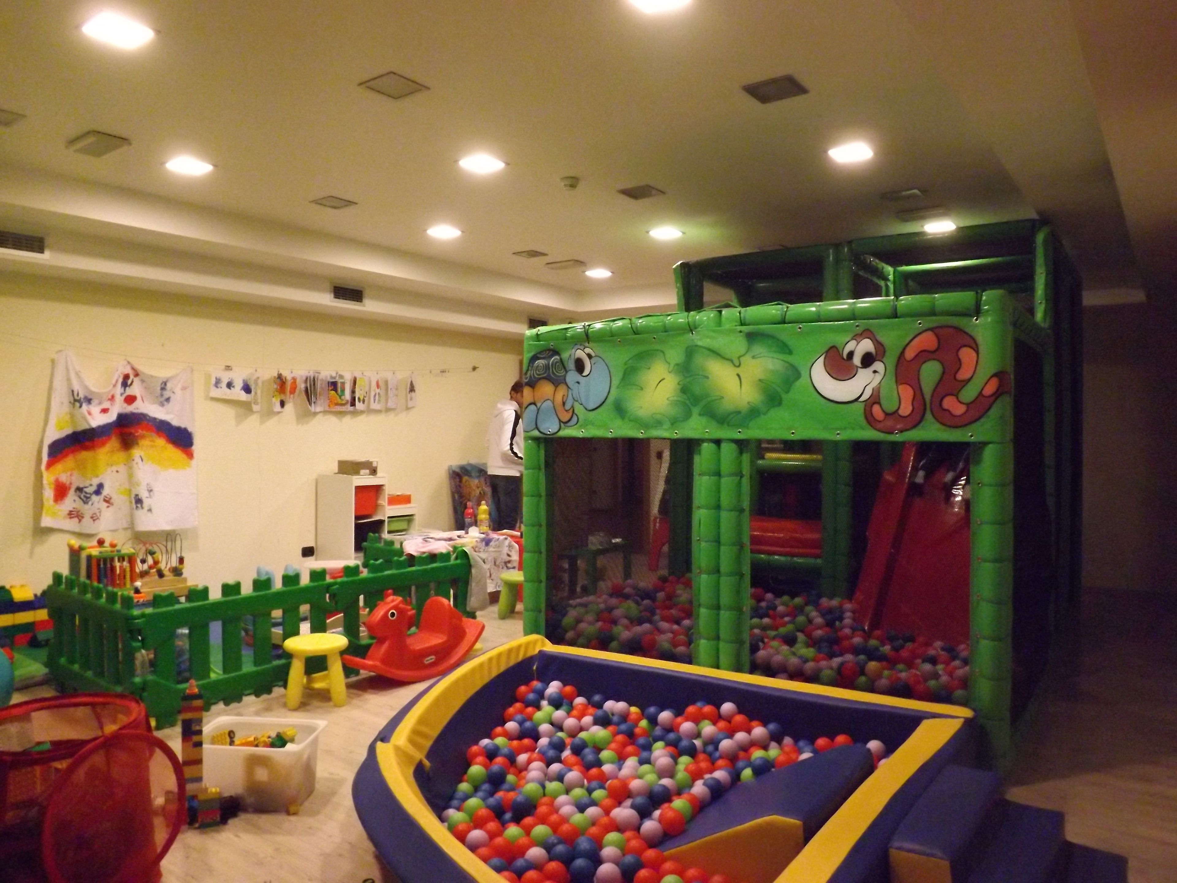 Área de juegos infantiles bajo techo