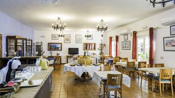 Daily buffet breakfast (EUR 9 per person)