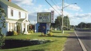 A motel sign with a 'Motel' label and a number '18' indicating the room number. - Hillside Motel (Saint John)